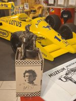 Statuetka Pomnik Ayrtona Senny