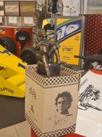 Statuetka Pomnik Ayrtona Senny